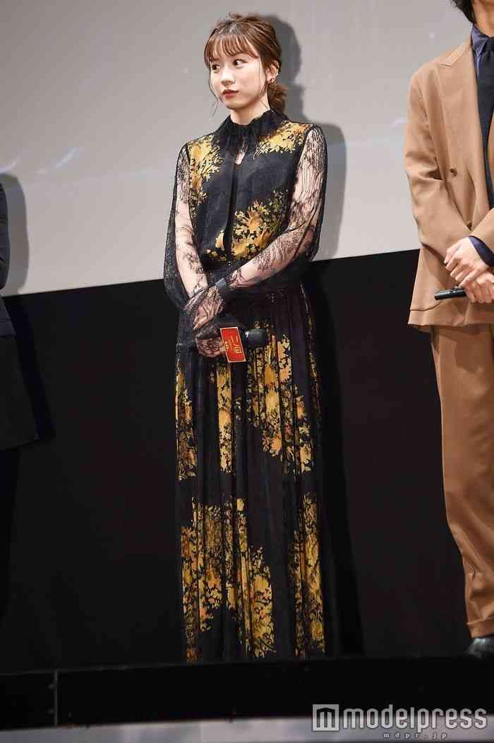 女優の舞台挨拶衣装を貼るトピPart3