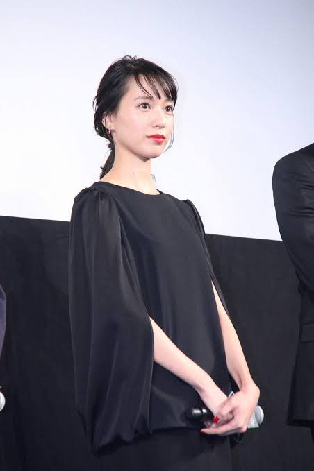 女優の舞台挨拶衣装を貼るトピPart3