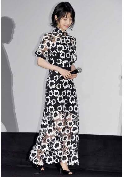 女優の舞台挨拶衣装を貼るトピPart3