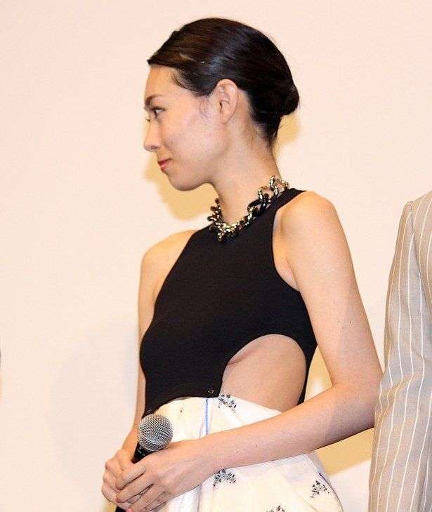 女優の舞台挨拶衣装を貼るトピPart3