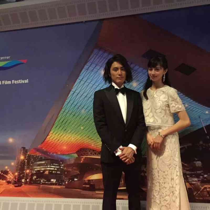 女優の舞台挨拶衣装を貼るトピPart3