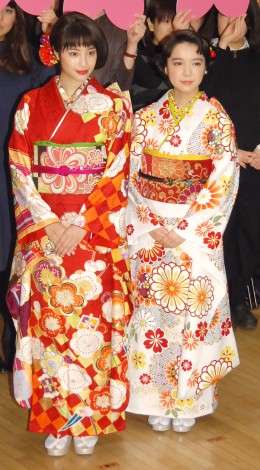 女優の舞台挨拶衣装を貼るトピPart3