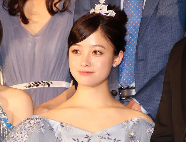 女優の舞台挨拶衣装を貼るトピPart3