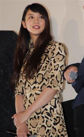 女優の舞台挨拶衣装を貼るトピPart3