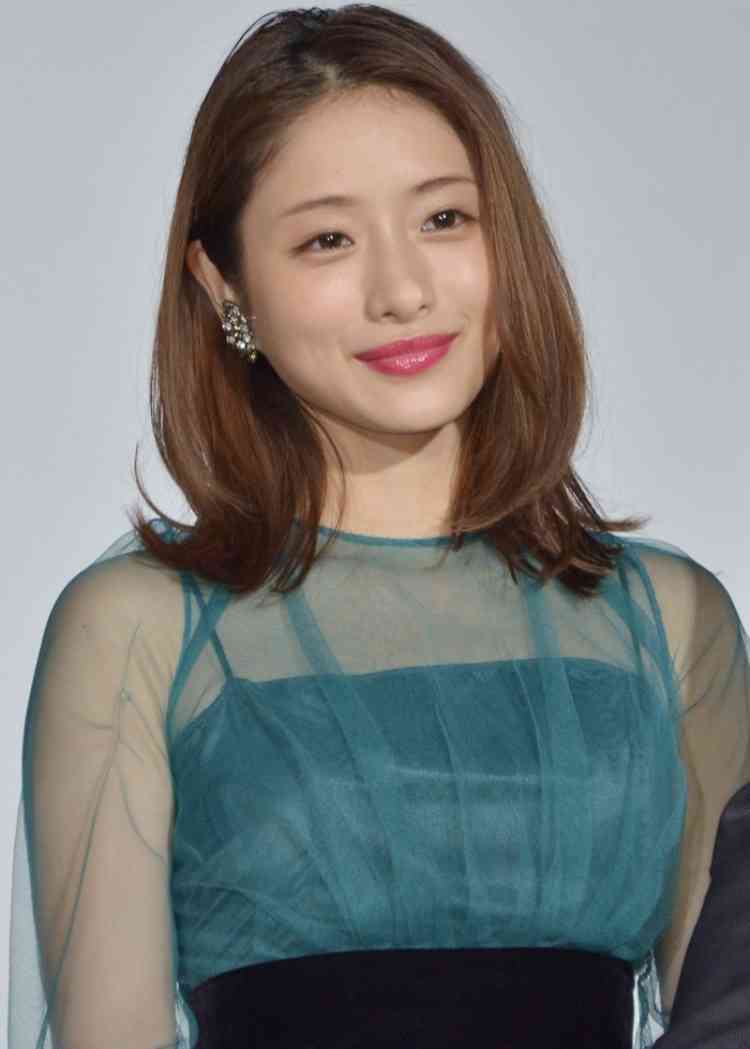 女優の舞台挨拶衣装を貼るトピPart3