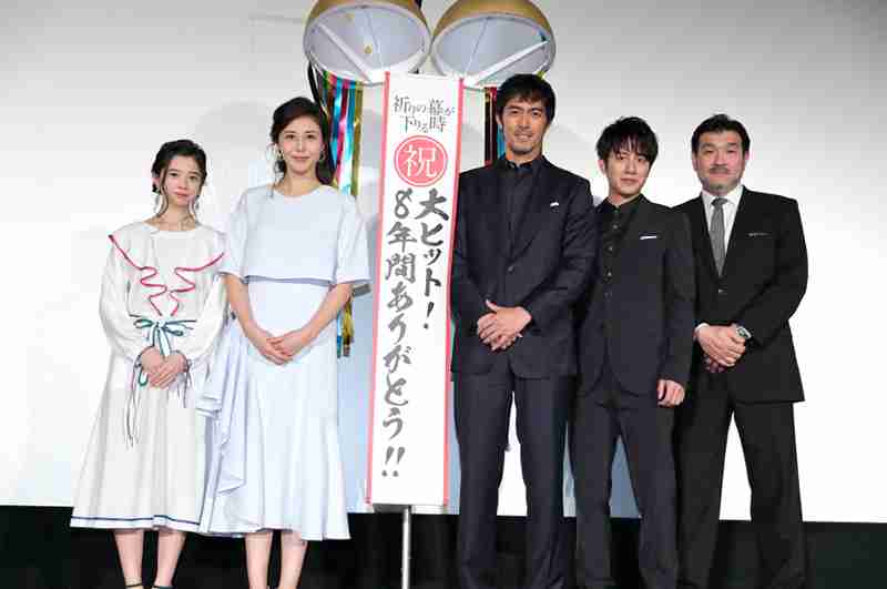 女優の舞台挨拶衣装を貼るトピPart3