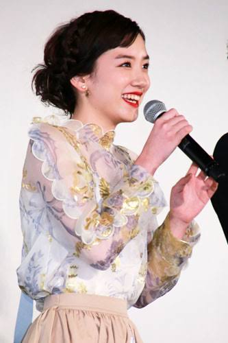 女優の舞台挨拶衣装を貼るトピPart3