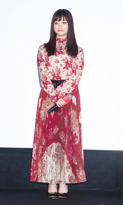 女優の舞台挨拶衣装を貼るトピPart3
