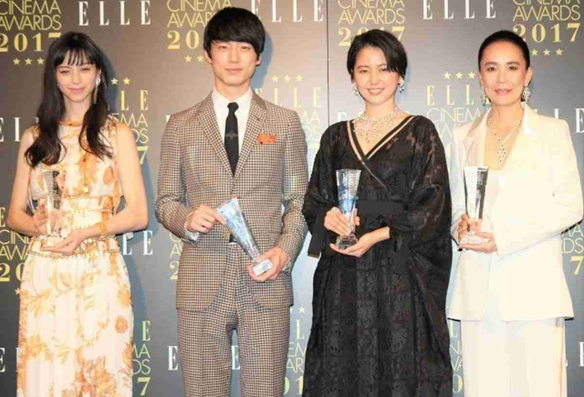 女優の舞台挨拶衣装を貼るトピPart3