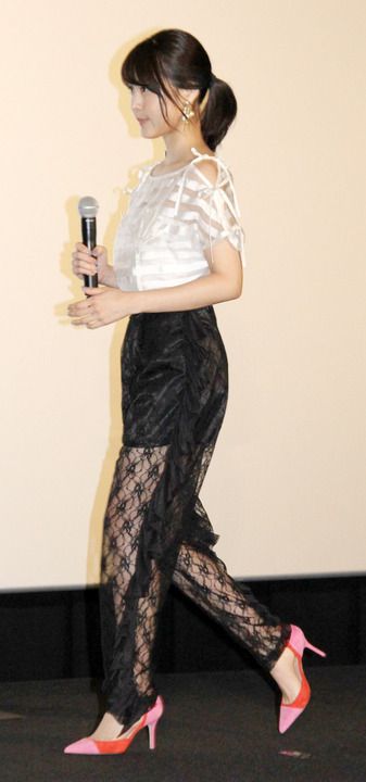 女優の舞台挨拶衣装を貼るトピPart3
