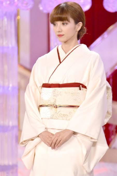 女優の舞台挨拶衣装を貼るトピPart3