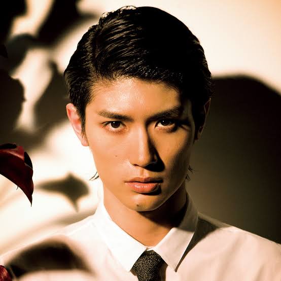 松岡茉優と三浦春馬のドラマ「カネ恋」新キャスト11名、主題歌はミスチル