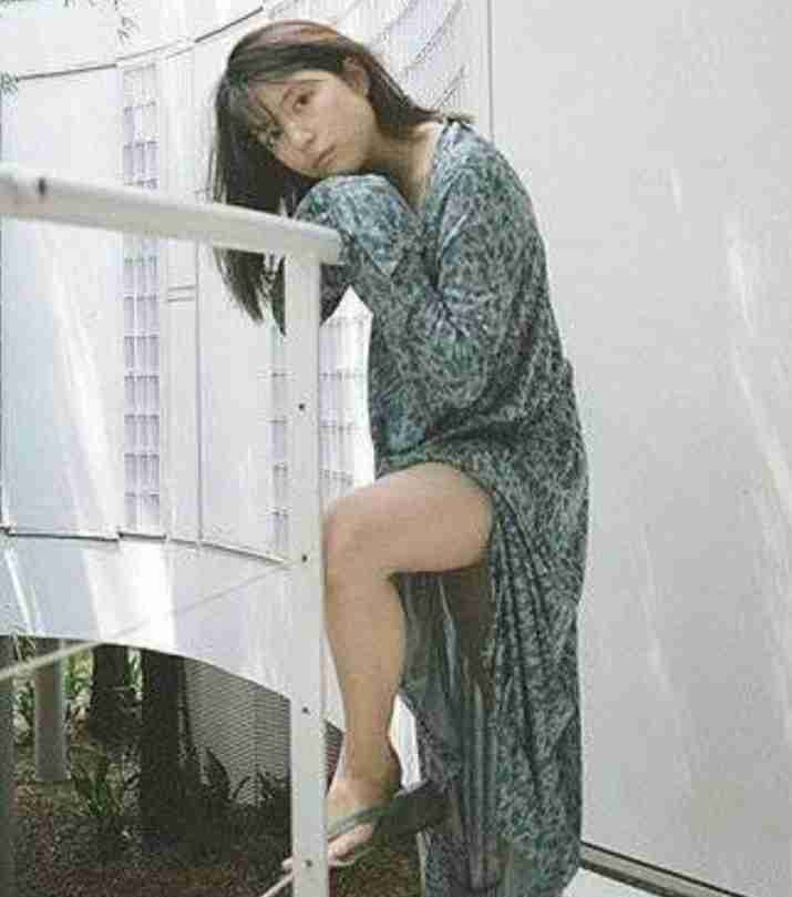 川島海荷、美脚あらわな大胆ショット披露「太ももが色っぽい」「目のやり場に困ります」