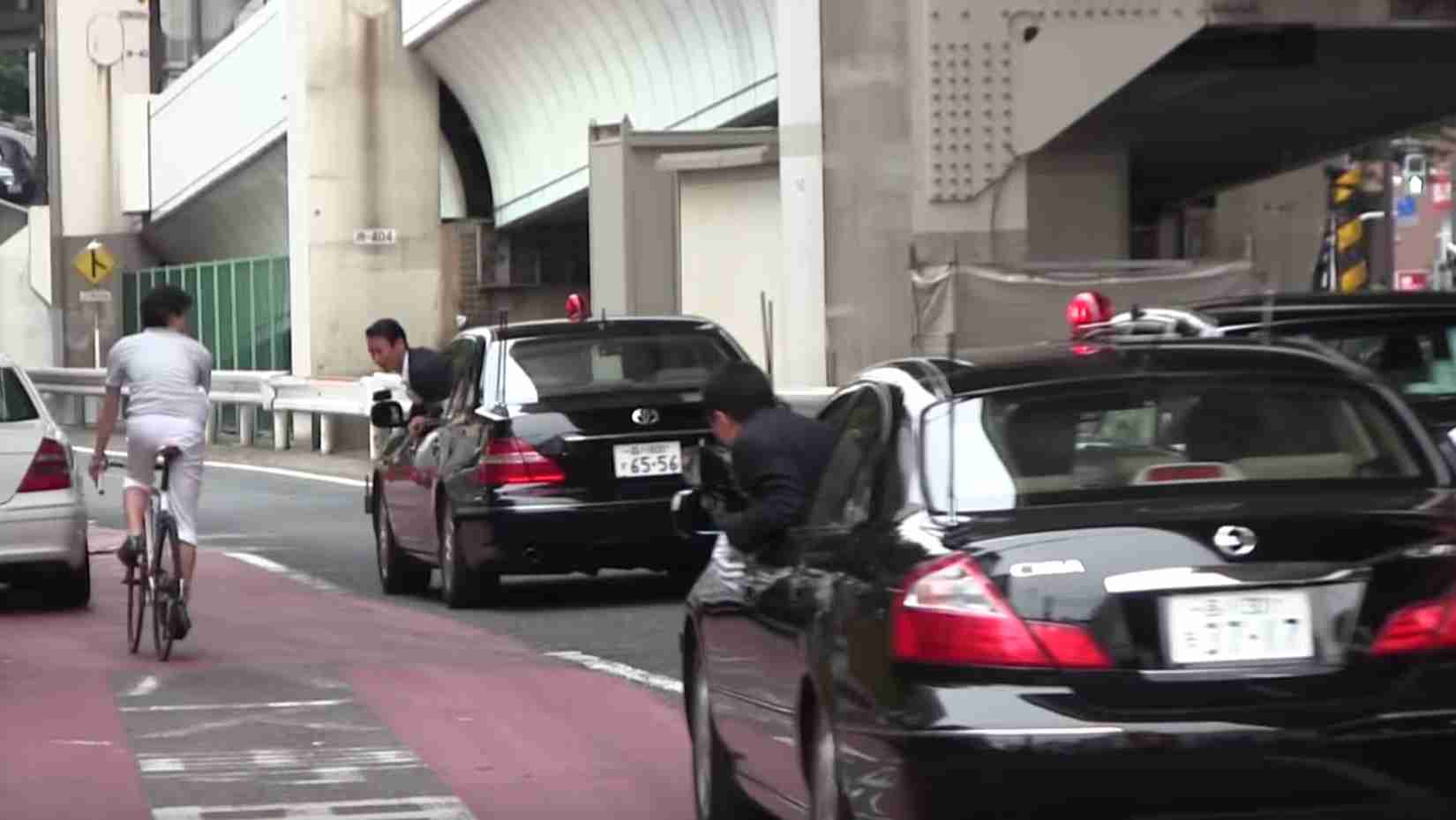 旦那が運転中に助手席で何しますか？