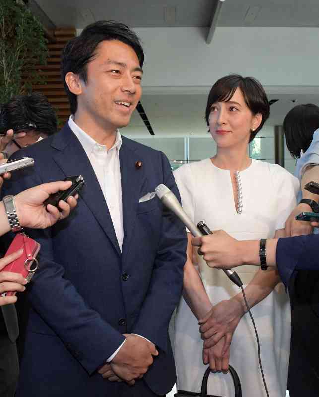 小泉環境相、服の大量廃棄見直しを 関連企業と意見交換