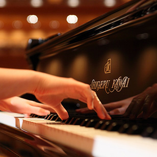 葬儀社で働いている人いますか？