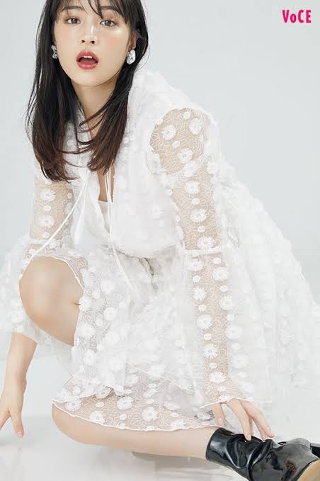 骨格タイプに合った服を着ている芸能人の画像ください