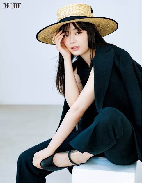骨格タイプに合った服を着ている芸能人の画像ください