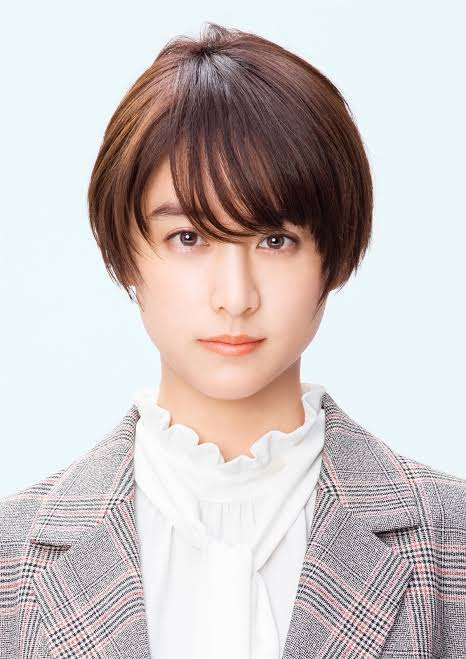 おでこが狭くて目の位置が高い人！