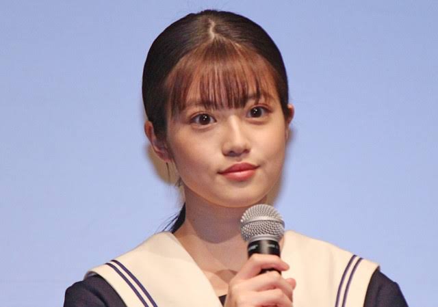 おでこが狭くて目の位置が高い人！