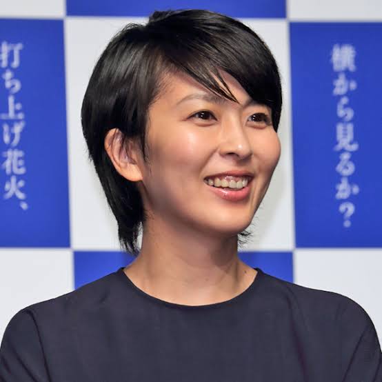 おでこが狭くて目の位置が高い人！