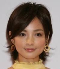 おでこが狭くて目の位置が高い人！