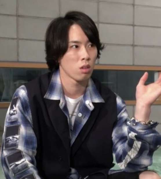 おでこが狭くて目の位置が高い人！