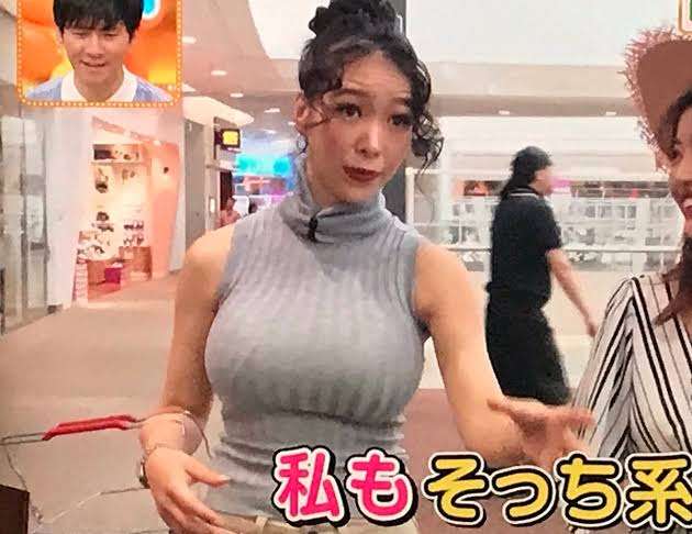 母親らしい格好って何？紅蘭、クレームに反論「胸元が見える服は着てはいけないのでしょうか？」