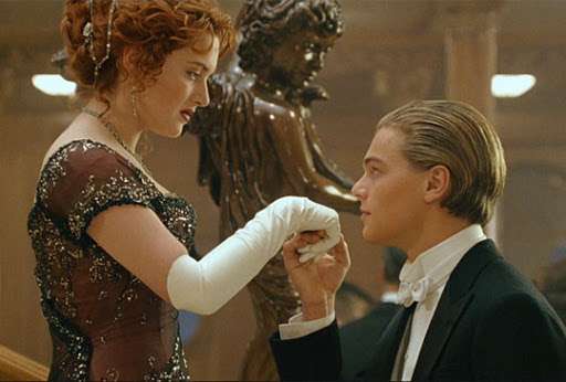 ドラマ・映画の見つめあう2人の画像