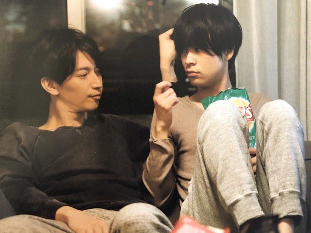 ドラマ・映画の見つめあう2人の画像