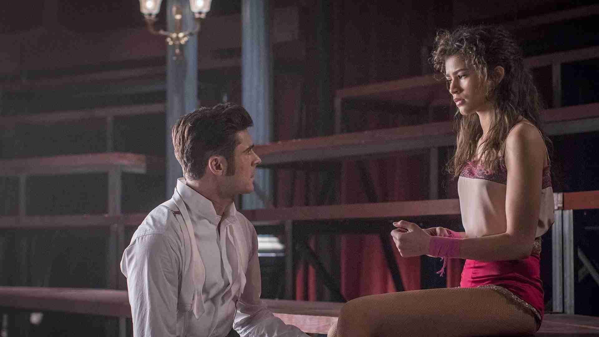 ドラマ・映画の見つめあう2人の画像