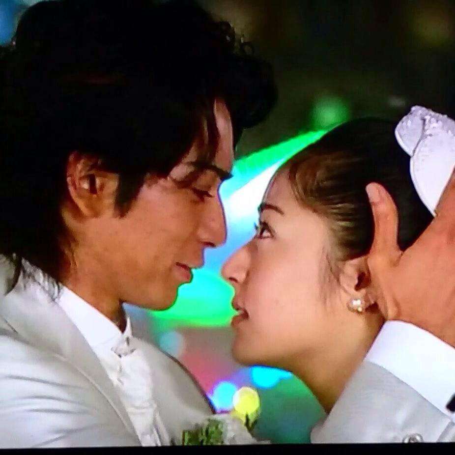 ドラマ・映画の見つめあう2人の画像