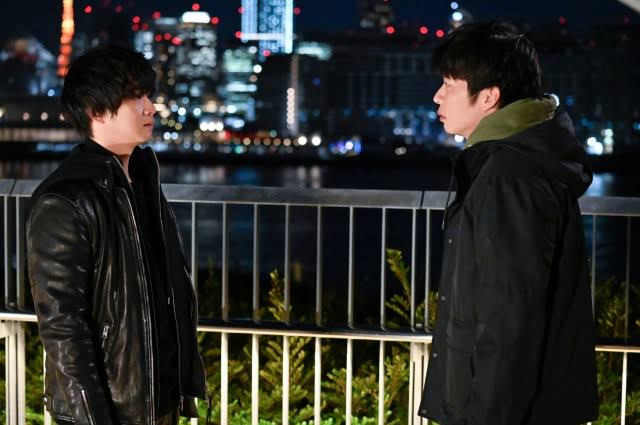 ドラマ・映画の見つめあう2人の画像