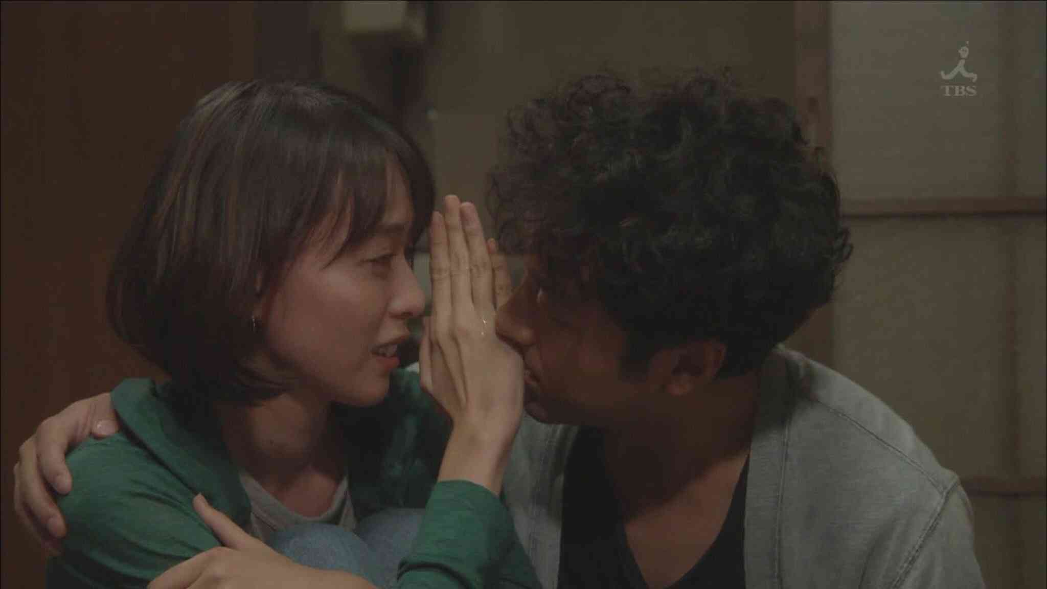 ドラマ・映画の見つめあう2人の画像