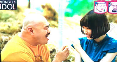 ドラマ・映画の見つめあう2人の画像