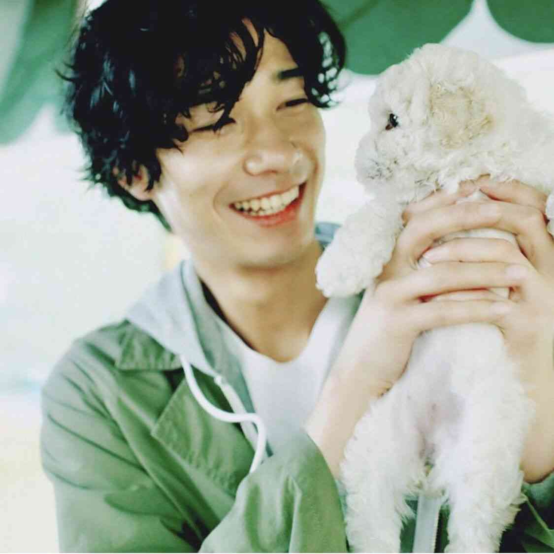 ドラマ・映画の見つめあう2人の画像