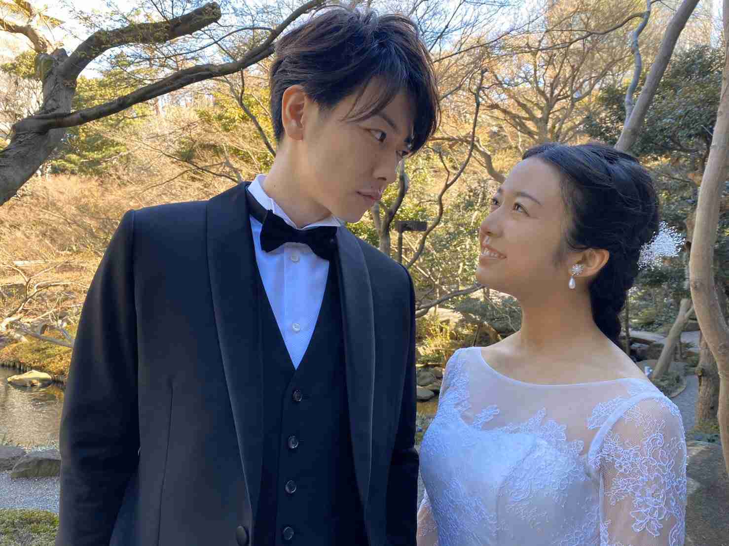 ドラマ・映画の見つめあう2人の画像