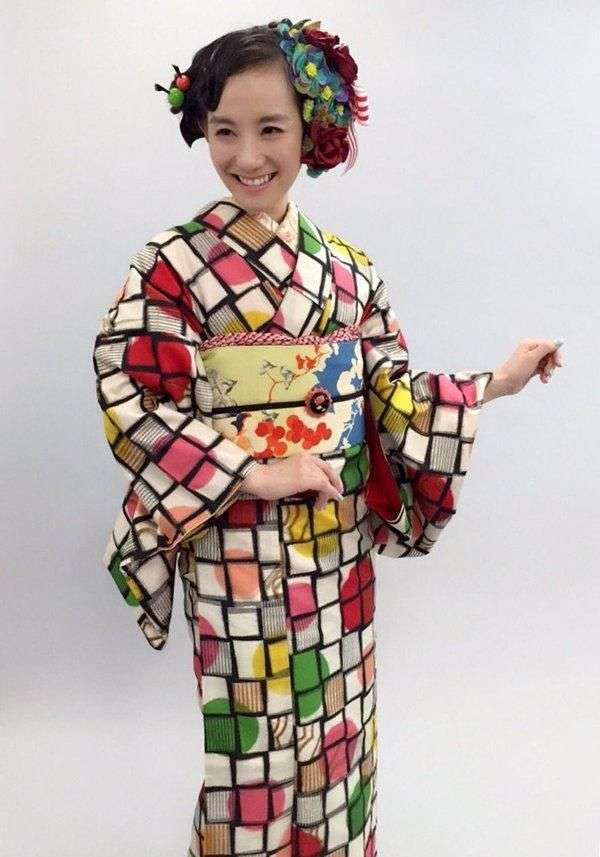 篠原ともえ、「あさイチ」での最新ショットに驚きの声「しっとり美しい女性に」「別人のよう」