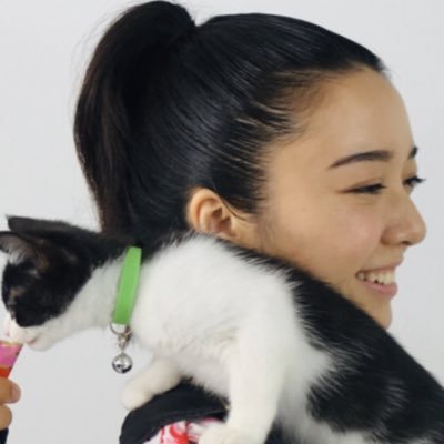 女優のポニーテール、ひとつ結び