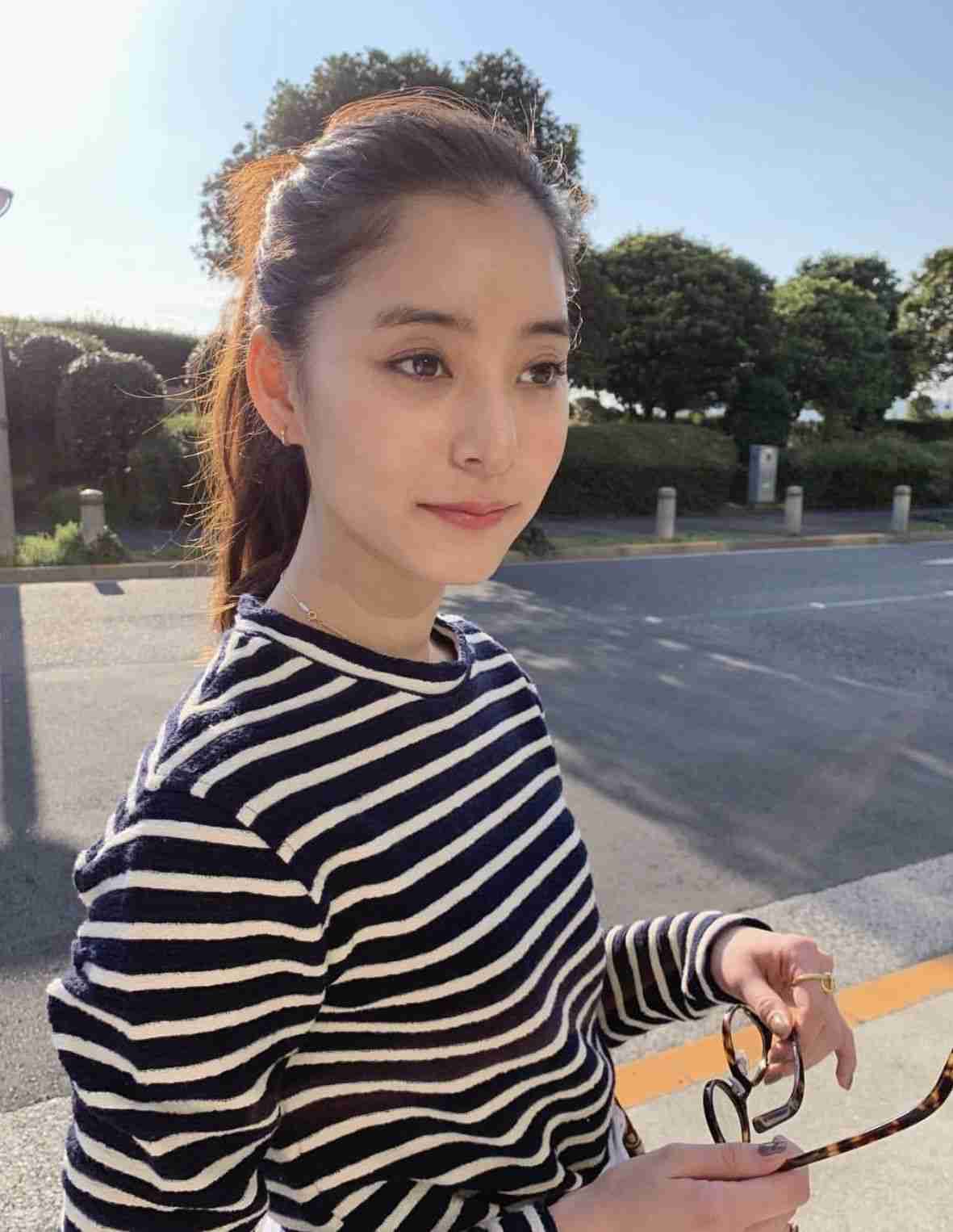 女優のポニーテール、ひとつ結び