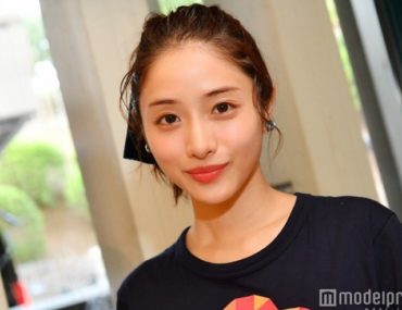 女優のポニーテール、ひとつ結び