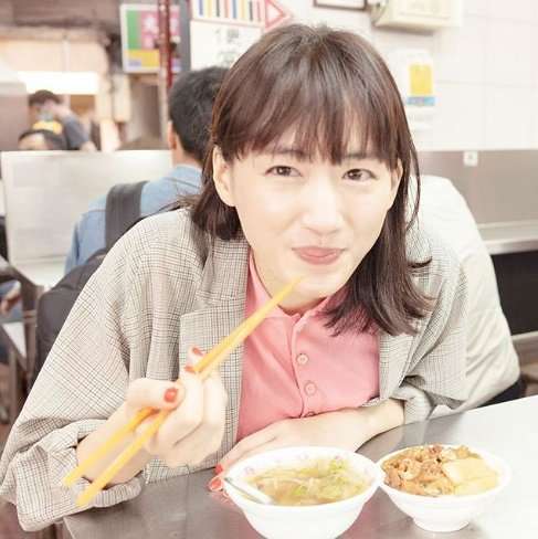 女優のポニーテール、ひとつ結び