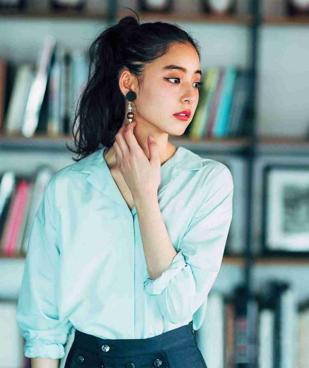 女優のポニーテール、ひとつ結び