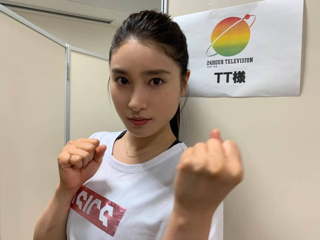 女優のポニーテール、ひとつ結び