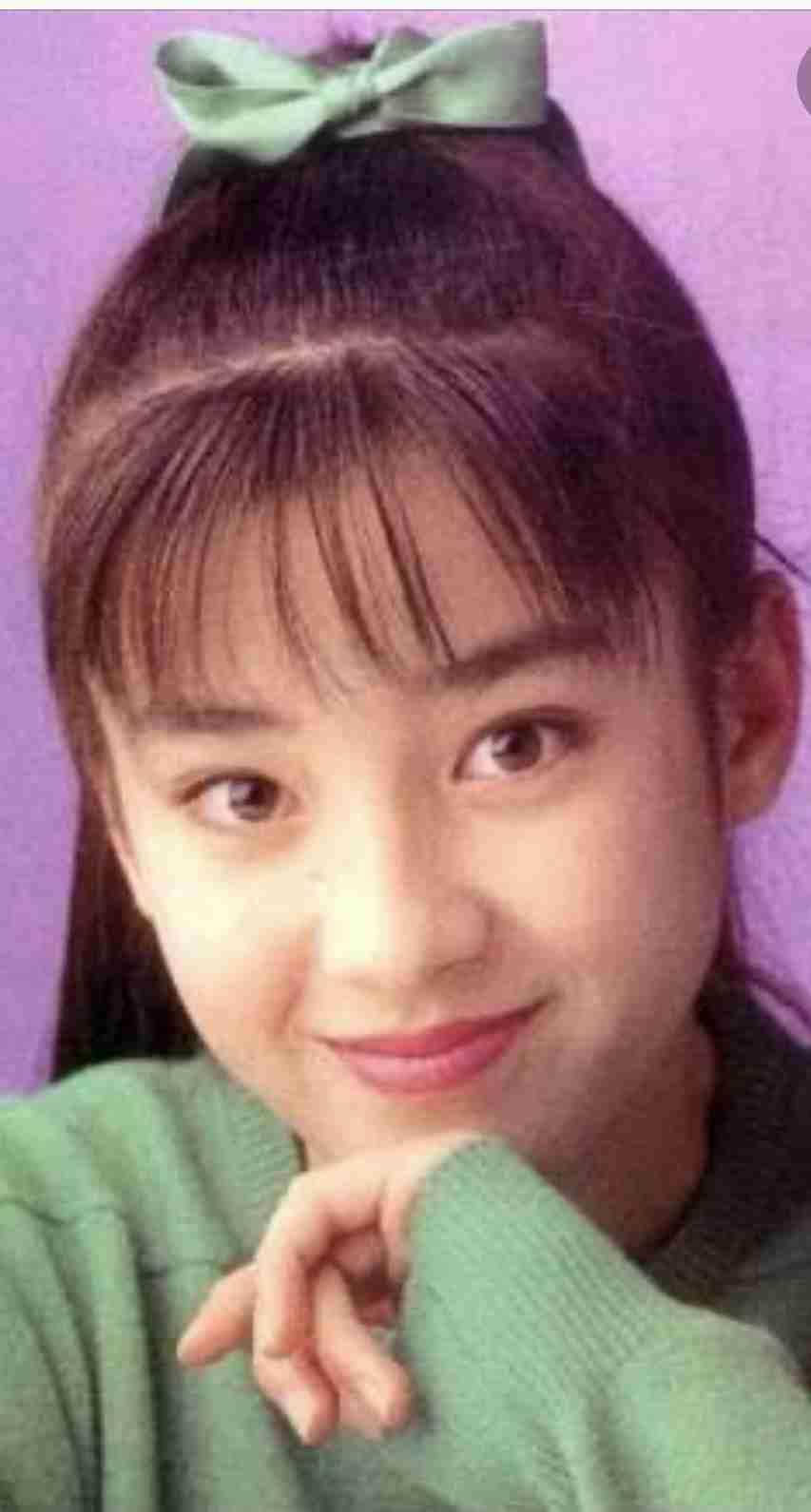女優のポニーテール、ひとつ結び