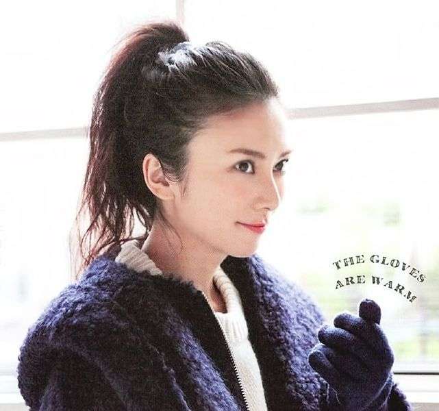 女優のポニーテール、ひとつ結び