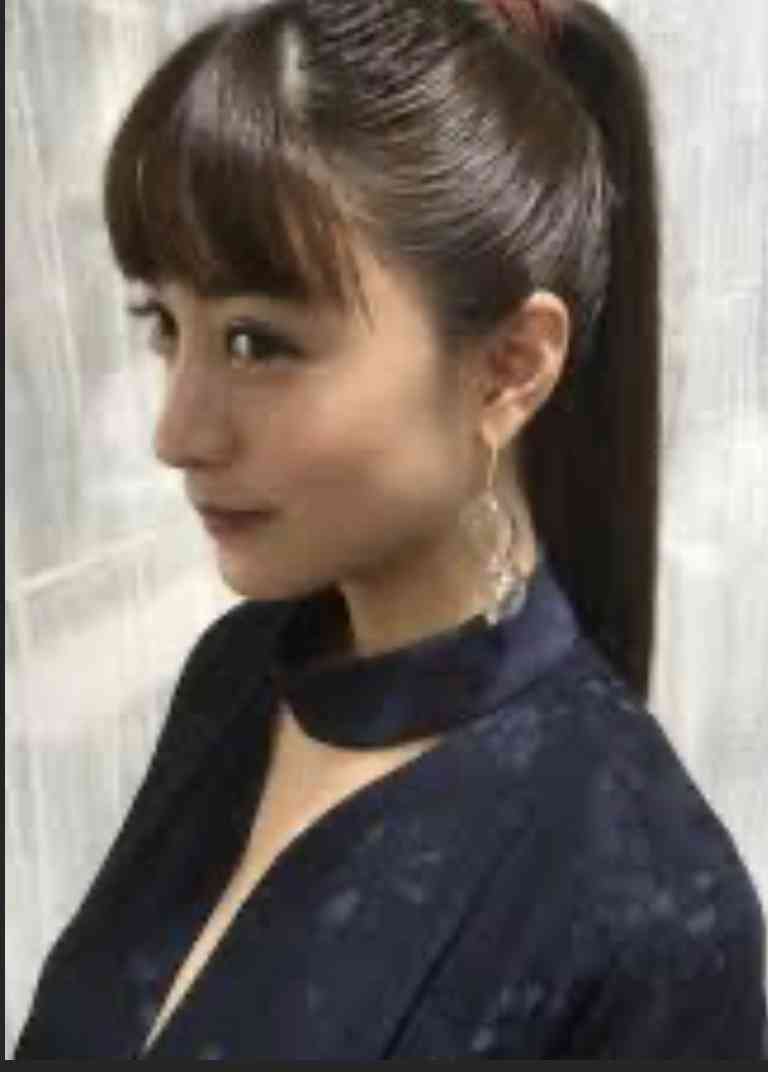 女優のポニーテール、ひとつ結び