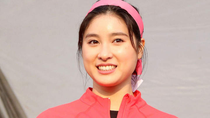 女優のポニーテール、ひとつ結び