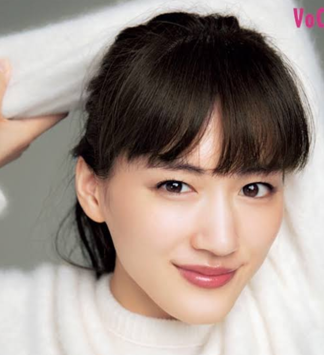 女優のポニーテール、ひとつ結び