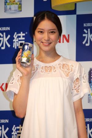 女優のポニーテール、ひとつ結び